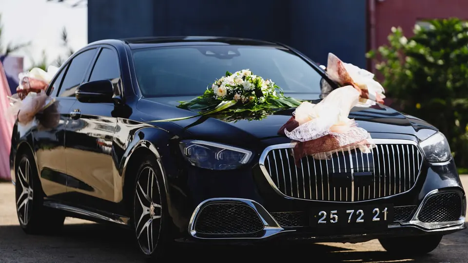 Etkinlik ulaşımı — süslenmiş VIP araç